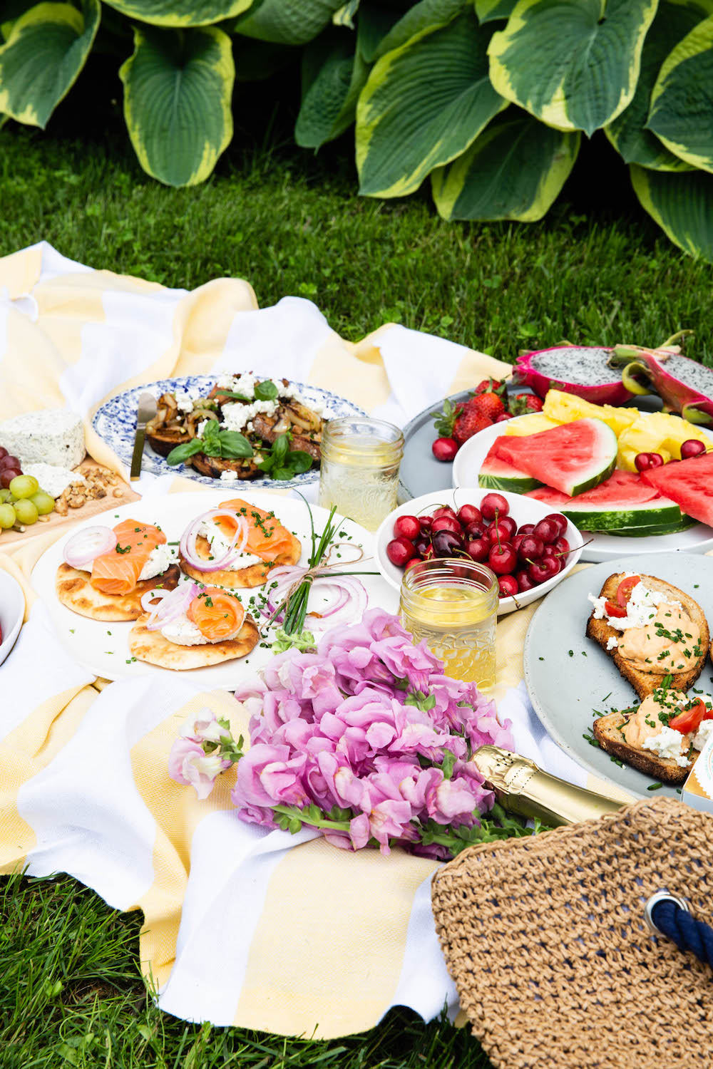 The Ultimate Summer Chic Picnic ( and a few simple recipes for an ...